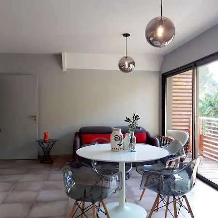 Le Nid Discret Avec Balcon Et Parking Prive Gratuit