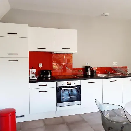 Le Nid Discret Avec Balcon Et Parking Prive Gratuit Apartman *