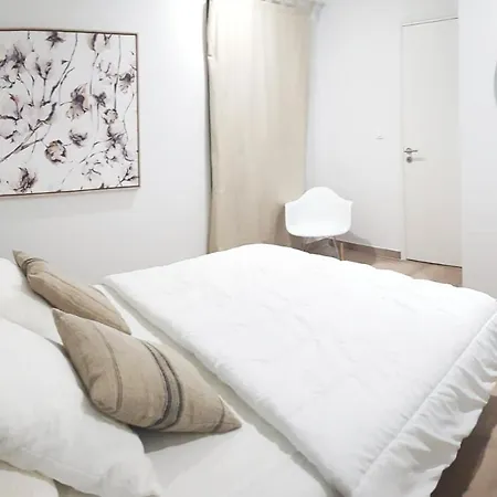 Le Nid Discret Avec Balcon Et Parking Prive Gratuit Apartman *